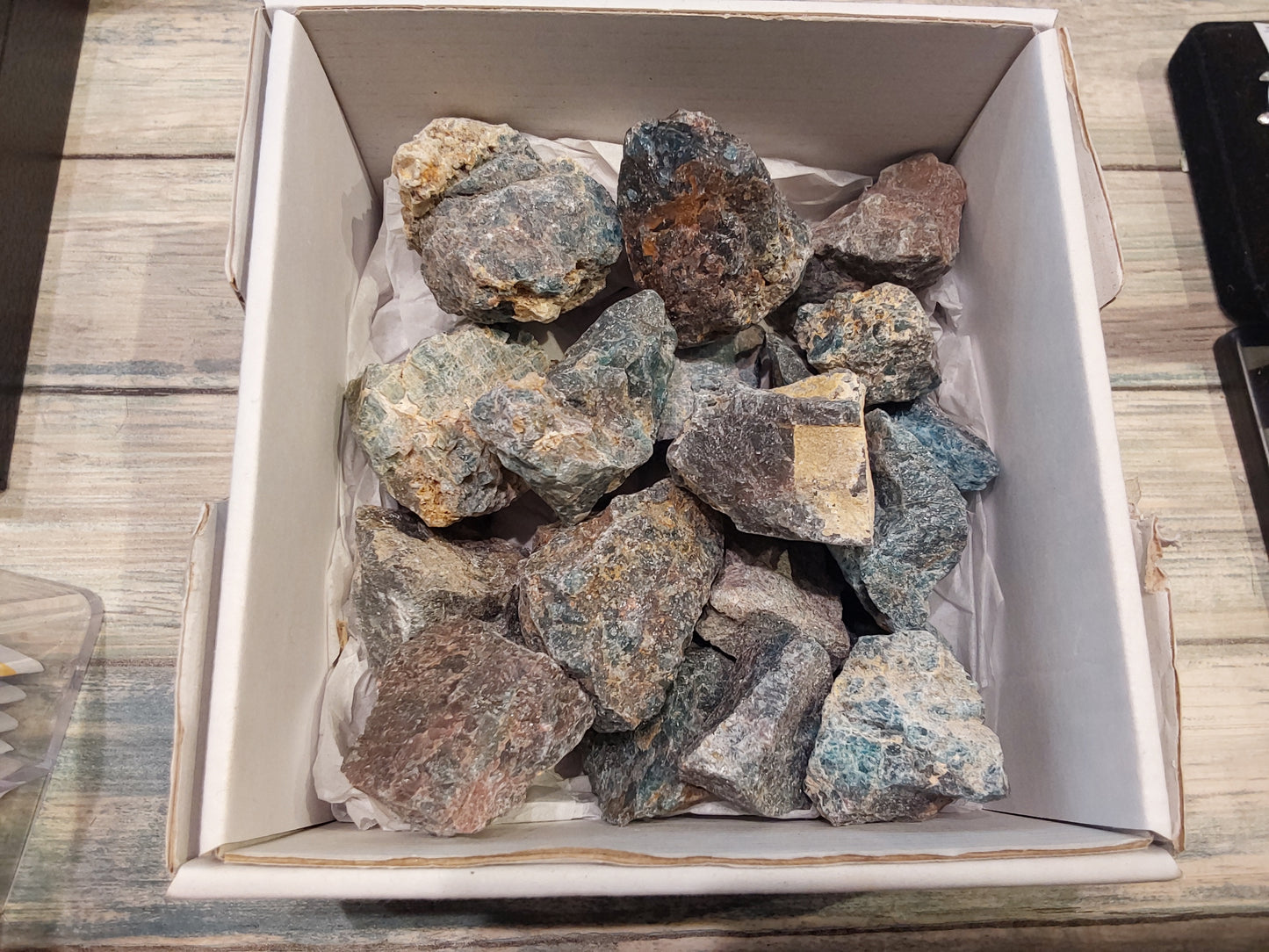 Raw Chunks - Apatite