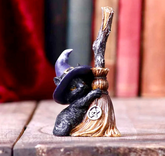 Familiars Broom Cat Figurine 11.5cm