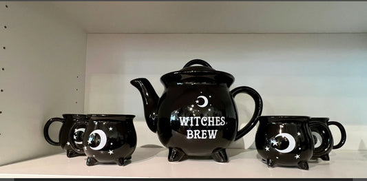 Teapot and four cups
