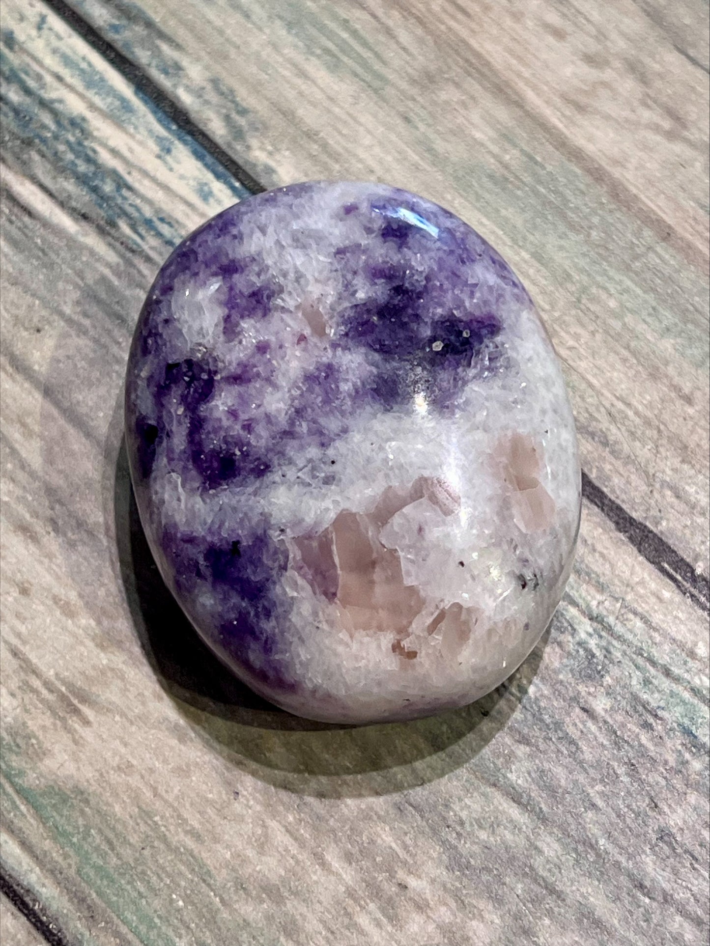 Lepiodolite palm stone