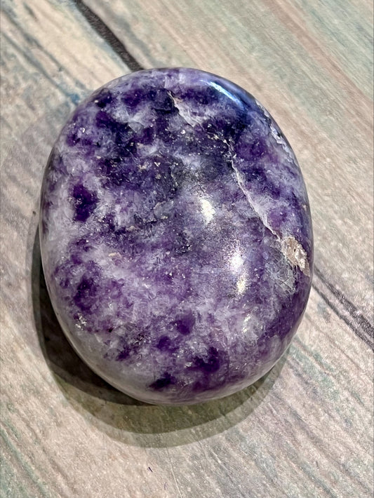 Lepiodolite palm stone